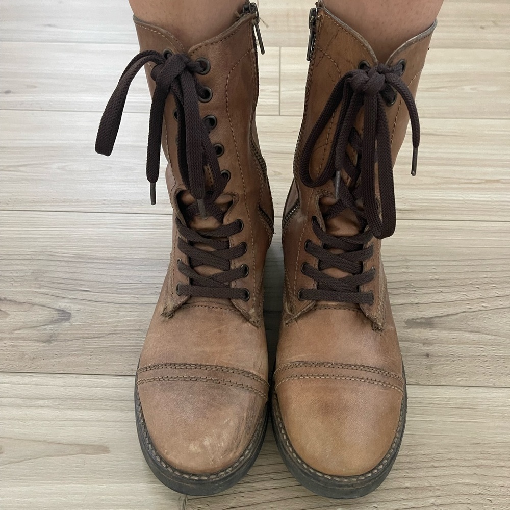 Leather combat made in Mexico boots! Size 8
